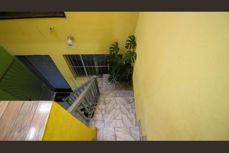 Casa à venda com 95m², 2 quartos e 2 vagas Casa à venda com 95m², 2 quartos e 2 vagasEscada