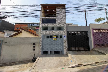 Casa à venda com 95m², 2 quartos e 2 vagas Casa à venda com 95m², 2 quartos e 2 vagasFachada