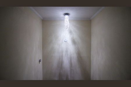 Casa à venda com 95m², 2 quartos e 2 vagas Casa à venda com 95m², 2 quartos e 2 vagasLustra Escada