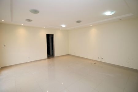 Sala de casa à venda com 2 quartos, 400m² em Irajá, Rio de Janeiro