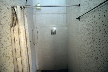 Casa à venda com 400m², 2 quartos e 2 vagasBanheiro de serviço