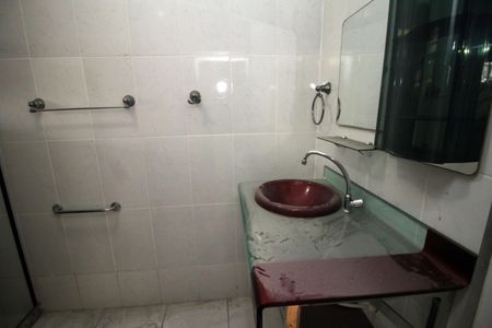 Casa à venda com 400m², 2 quartos e 2 vagasBanheiro da Suíte 1