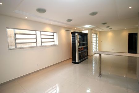 Sala de casa à venda com 2 quartos, 400m² em Irajá, Rio de Janeiro