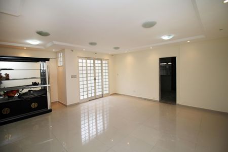 Casa à venda com 400m², 2 quartos e 2 vagasSala