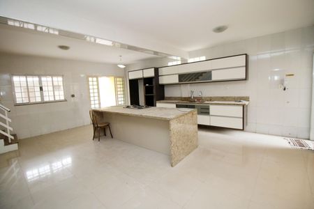 Casa à venda com 400m², 2 quartos e 2 vagasCozinha