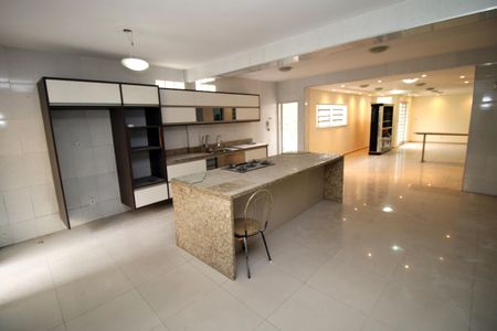 Casa à venda com 400m², 2 quartos e 2 vagasCozinha