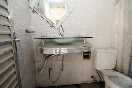 Casa à venda com 400m², 2 quartos e 2 vagasBanheiro de serviço