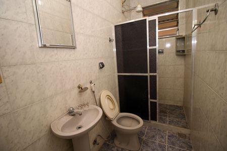 Casa à venda com 400m², 2 quartos e 2 vagasBanheiro da Suíte 2