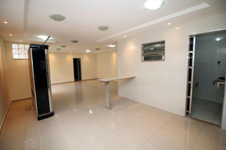 Casa à venda com 400m², 2 quartos e 2 vagasSala