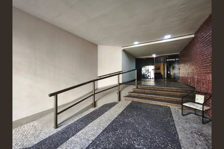 Apartamento à venda com 65m², 2 quartos e 1 vagaFachada e portaria