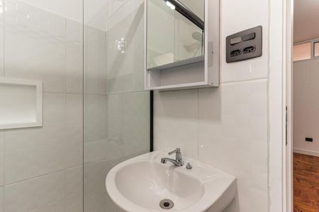 Banheiro de apartamento para alugar com 1 quarto, 50m² em Vila Buarque, São Paulo