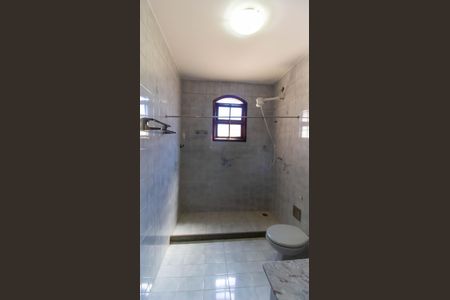 Casa à venda com 200m², 4 quartos e 3 vagas Casa à venda com 200m², 4 quartos e 3 vagasBanheiro 2