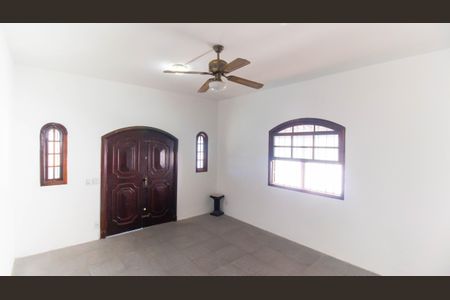 Sala de casa à venda com 4 quartos, 200m² em Maravista, Niterói