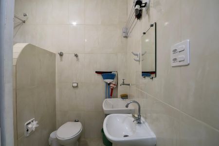 Banheiro Social de apartamento para alugar com 1 quarto, 30m² em Centro, Guarujá