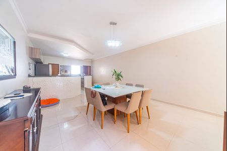 Casa à venda com 180m², 3 quartos e 4 vagasCopa