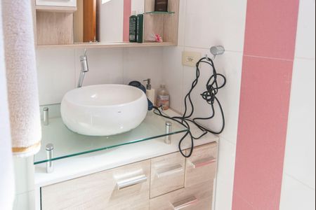 Casa à venda com 180m², 3 quartos e 4 vagasBanheiro do Quarto 2