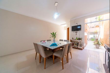 Casa à venda com 180m², 3 quartos e 4 vagasCopa