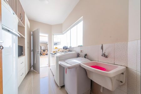 Casa à venda com 180m², 3 quartos e 4 vagasÁrea de Serviço