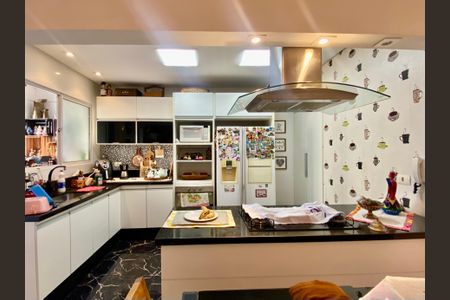 Apartamento à venda com 135m², 3 quartos e sem vaga Apartamento à venda com 135m², 3 quartos e sem vagaCozinha