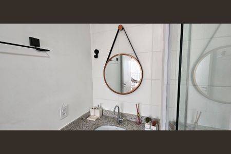 Banheiro de kitnet/studio para alugar com 1 quarto, 27m² em Liberdade, São Paulo