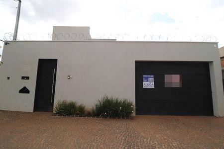 Casa para alugar com 170m², 4 quartos e 2 vagasFachada