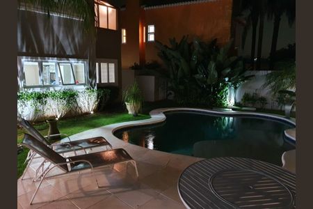 Casa à venda com 378m², 5 quartos e 6 vagas