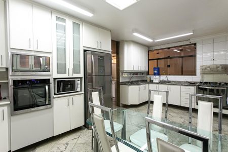 Casa à venda com 400m², 3 quartos e 8 vagasCozinha