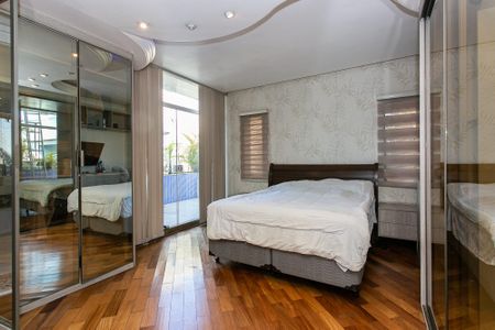 Casa à venda com 400m², 3 quartos e 8 vagasSuíte 1