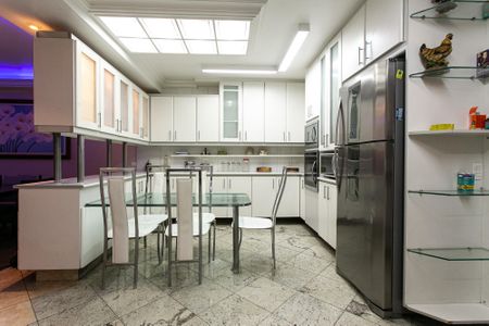 Casa à venda com 400m², 3 quartos e 8 vagasCozinha