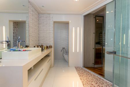 Casa à venda com 400m², 3 quartos e 8 vagasBanheiro da Suíte 1