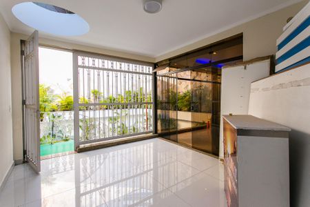 Casa à venda com 400m², 3 quartos e 8 vagasSala