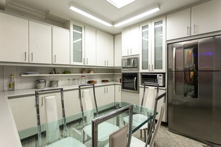 Casa à venda com 400m², 3 quartos e 8 vagasCozinha