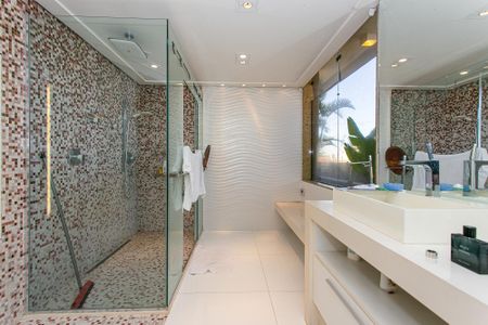 Casa à venda com 400m², 3 quartos e 8 vagasBanheiro da Suíte 1