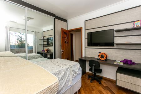 Casa à venda com 400m², 3 quartos e 8 vagasQuarto