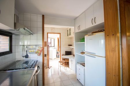 Apartamento para alugar com 142m², 3 quartos e 2 vagas Apartamento para alugar com 142m², 3 quartos e 2 vagasCozinha