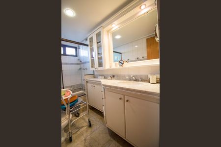 Apartamento para alugar com 142m², 3 quartos e 2 vagas Apartamento para alugar com 142m², 3 quartos e 2 vagasBanheiro Social