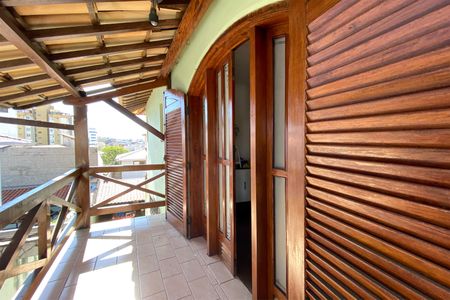 Casa à venda com 361m², 5 quartos e 8 vagas Casa à venda com 361m², 5 quartos e 8 vagasVaranda da Suíte