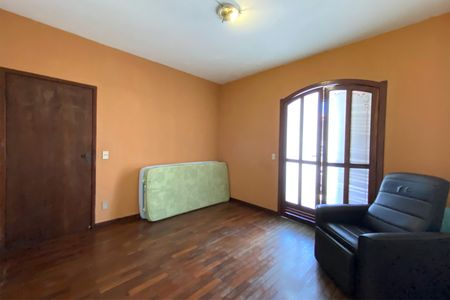 Casa à venda com 361m², 5 quartos e 8 vagas Casa à venda com 361m², 5 quartos e 8 vagasQuarto 2