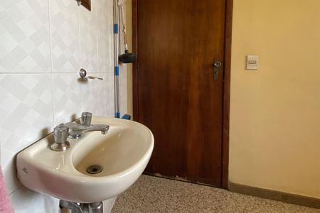 Casa à venda com 361m², 5 quartos e 8 vagas Casa à venda com 361m², 5 quartos e 8 vagasBanheiro de serviço