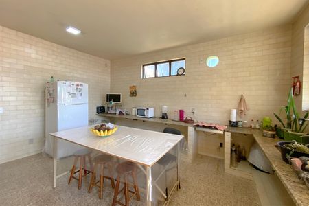 Casa à venda com 361m², 5 quartos e 8 vagas Casa à venda com 361m², 5 quartos e 8 vagasCozinha