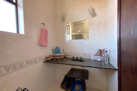 Casa à venda com 361m², 5 quartos e 8 vagas Casa à venda com 361m², 5 quartos e 8 vagasBanheiro Social