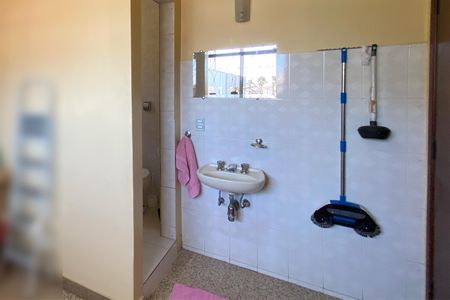 Casa à venda com 361m², 5 quartos e 8 vagas Casa à venda com 361m², 5 quartos e 8 vagasQuarto de serviço