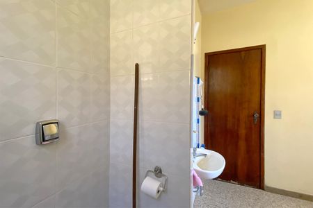 Casa à venda com 361m², 5 quartos e 8 vagas Casa à venda com 361m², 5 quartos e 8 vagasBanheiro de serviço