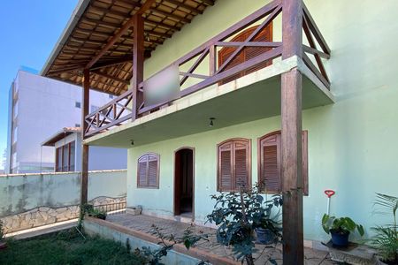 Casa à venda com 361m², 5 quartos e 8 vagas Casa à venda com 361m², 5 quartos e 8 vagasÁrea Externa