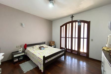 Casa à venda com 361m², 5 quartos e 8 vagas Casa à venda com 361m², 5 quartos e 8 vagasSuíte