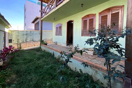 Casa à venda com 361m², 5 quartos e 8 vagas Casa à venda com 361m², 5 quartos e 8 vagasÁrea Externa