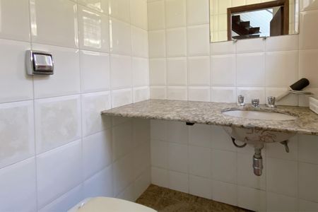 Casa à venda com 361m², 5 quartos e 8 vagas Casa à venda com 361m², 5 quartos e 8 vagasLavabo