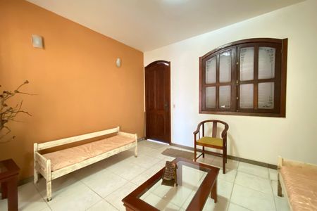 Casa à venda com 361m², 5 quartos e 8 vagas Casa à venda com 361m², 5 quartos e 8 vagasSala