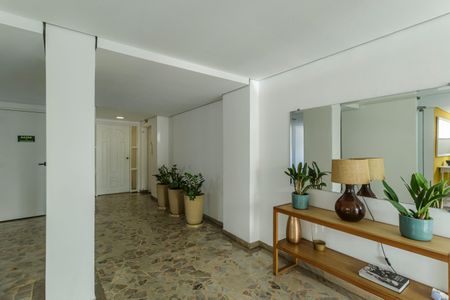 Apartamento à venda com 70m², 2 quartos e 1 vagaHall social