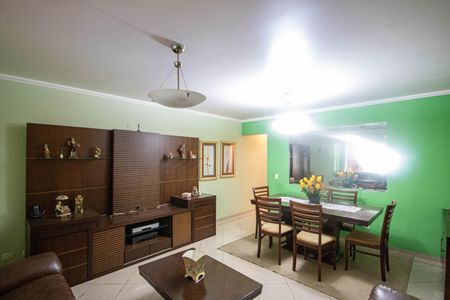 Casa à venda com 200m², 3 quartos e 2 vagasSala